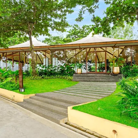 Savoy Hotel Mactan Cebu Near Newtown Beach