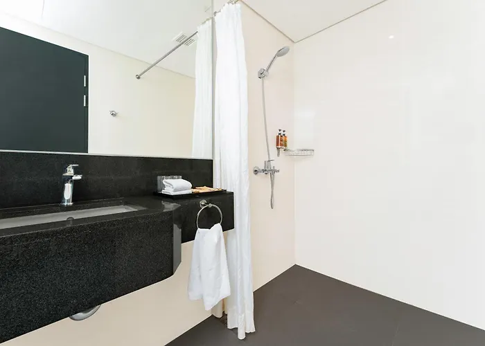 Savoy Mactan Cebu Near Newtown Hotel 4*