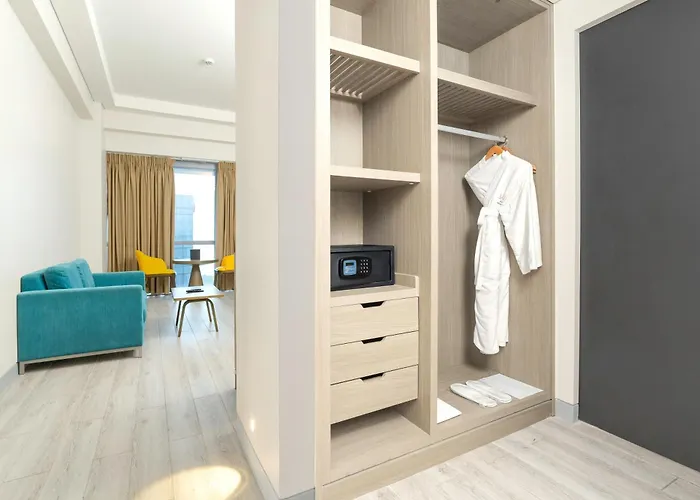 Savoy Mactan Cebu Near Newtown 4*