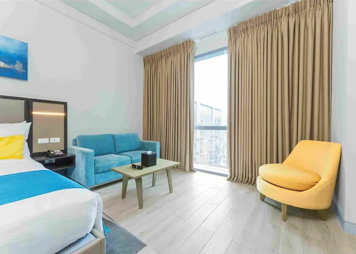 Hotel Savoy Mactan Cebu Near Newtown 4*