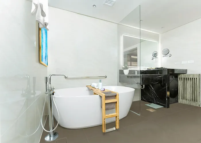 Savoy Mactan Cebu Near Newtown 4*